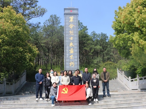 茶壶山烈士陵园.jpg