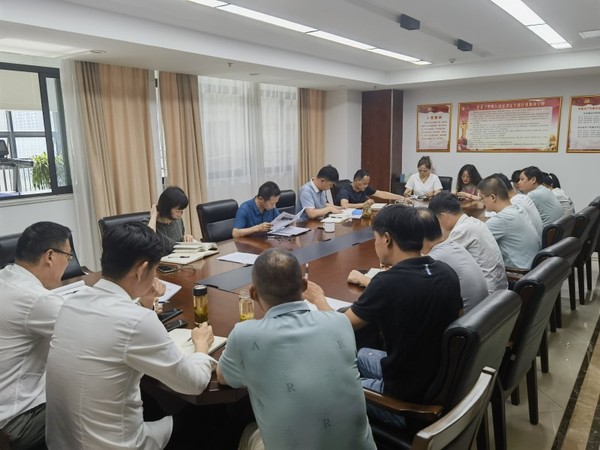 队召开党外干部座谈会