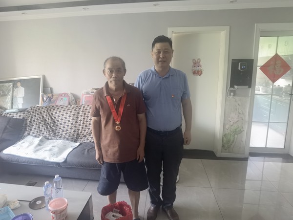 徐永远同志光荣在党50年.jpg